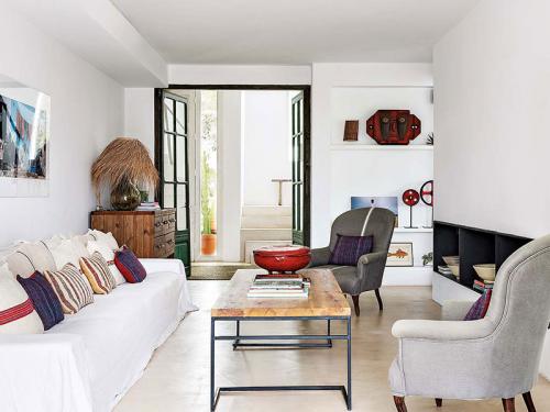 Как отдыхают дизайнеры: белоснежная вилла на Ибице 01