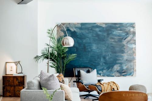 Деревянный дом, который «встроили» в лесной склон 08