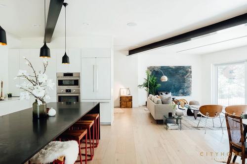 Деревянный дом, который «встроили» в лесной склон 09