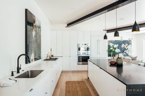 Деревянный дом, который «встроили» в лесной склон 07