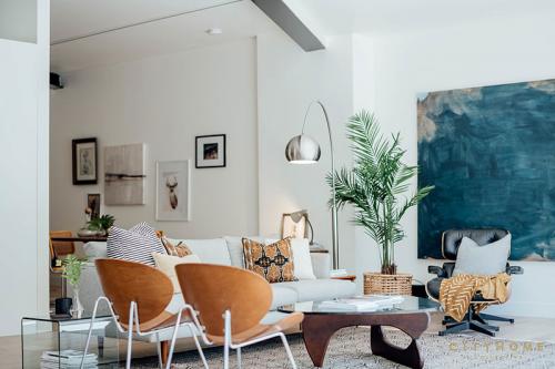 Деревянный дом, который «встроили» в лесной склон 03