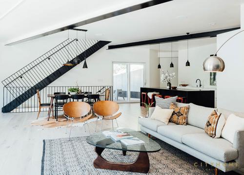 Деревянный дом, который «встроили» в лесной склон 11