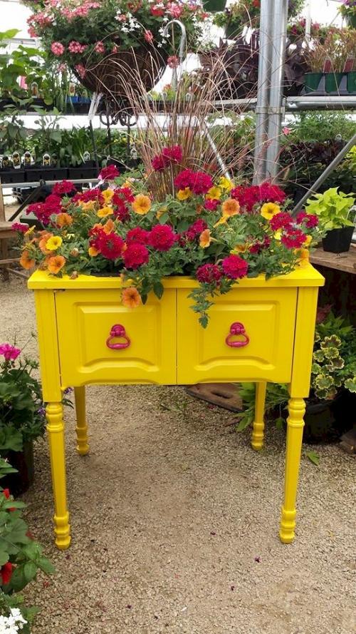 Как из старой футболки сделать кашпо. 15 оригинальных цветочных горшков из старых вещей