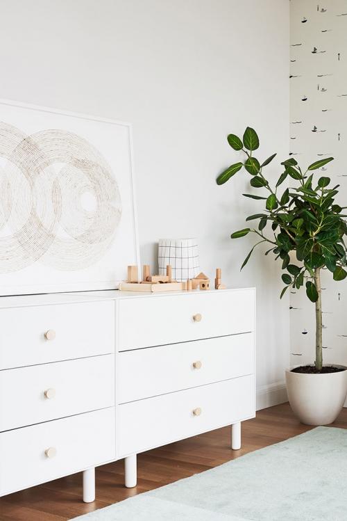 Черные окна, белые стены и открытое пространство: современная резиденция на Манхеттене 13