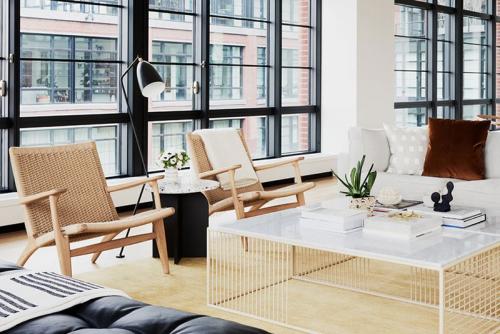 Черные окна, белые стены и открытое пространство: современная резиденция на Манхеттене 07