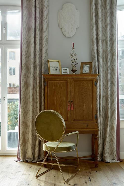 Красочная квартира в старом доме 04