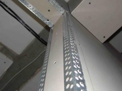 Декоративный уголок для с защелкой откосов. Как подобрать пластиковый уголок для откосов? 23