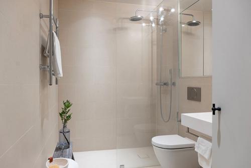 Маленький стильный лофт с потолками в 4 метра (46 кв. м) 06