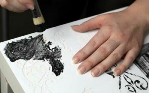 Реставрация журнального столика из дсп. Реставрация журнального стола методом декупажа: фото и видео этапов