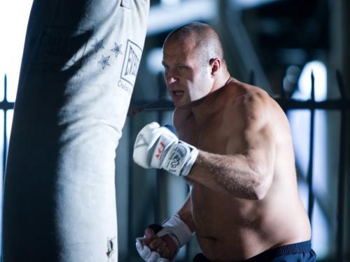 Как повесить грушу на стену. 1 Установка боксерской груши при помощи креплений 16