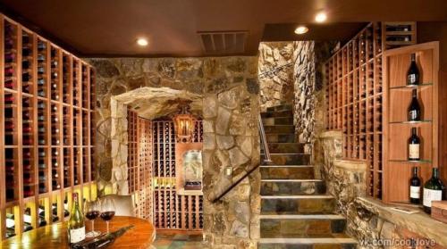 Вход в подвал внутри дома. Подвал: тонкости проектирования и создания подвального помещения