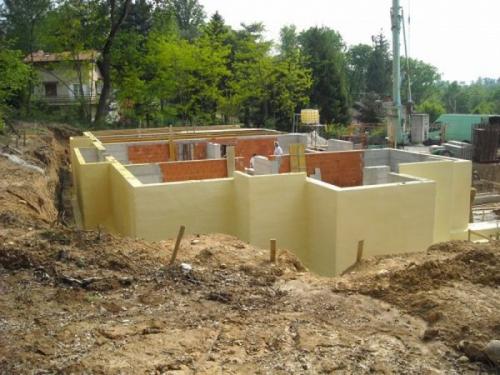 Как утеплить неровный фундамент. Чем утеплить фундамент дома снаружи