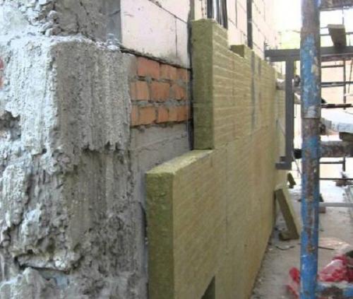 Как утеплить неровный фундамент. Чем утеплить фундамент дома снаружи