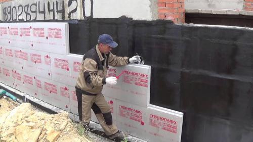 Как утеплить неровный фундамент. Чем утеплить фундамент дома снаружи