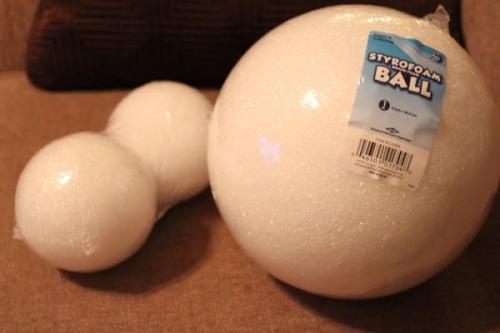 Чем клеить винные пробки. Уро.  Декоративные шары