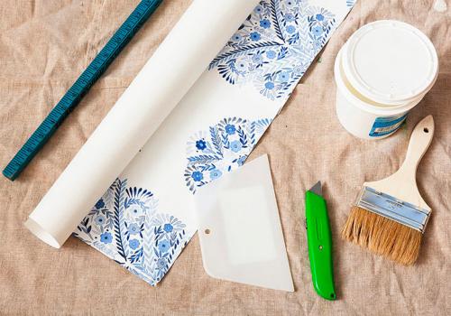 Можно ли клеить обои поверх водоэмульсионной краски. Поклейка обоев на водоэмульсионный слой — возможно ли получить хороший результат?