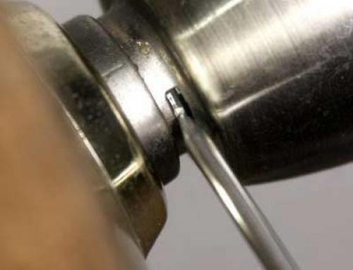 Как открутить ручку дверную. Как снять круглую дверную ручку 06 Как открутить ручку дверную. Как снять круглую дверную ручку 06