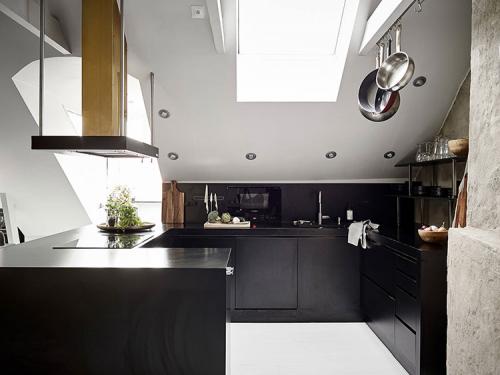 Современная мансардная квартира с мазанной стеной в Гетеборге 02