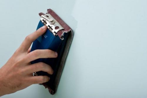 Можно ли на водоэмульсионную краску клеить обои. Этап 1 – подготовка поверхности