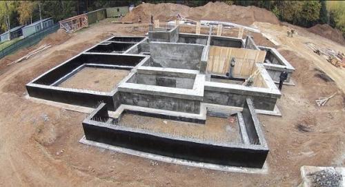 Гидроизоляция после заливки фундамента. Почему нельзя делать гидроизоляцию фундамента сразу