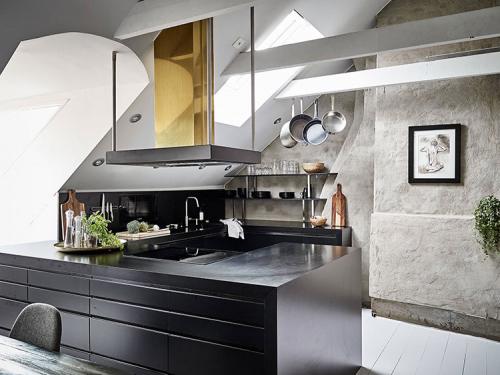 Современная мансардная квартира с мазанной стеной в Гетеборге 03