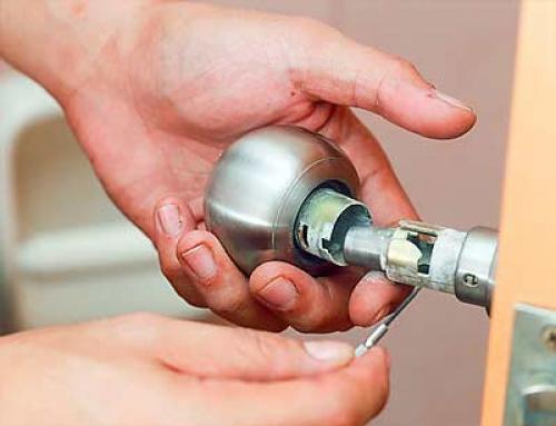 Как открутить ручку дверную. Как снять круглую дверную ручку 03 Как открутить ручку дверную. Как снять круглую дверную ручку 03