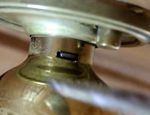 Как открутить ручку дверную. Как снять круглую дверную ручку 07 Как открутить ручку дверную. Как снять круглую дверную ручку 07