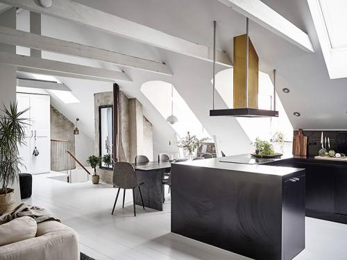 Современная мансардная квартира с мазанной стеной в Гетеборге 04