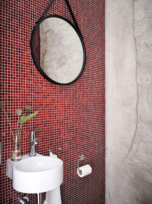 Современная мансардная квартира с мазанной стеной в Гетеборге 16