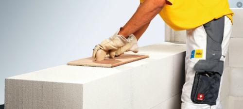 Установка газобетонных блоков. Инструменты, необходимые для строительства дома из газобетона