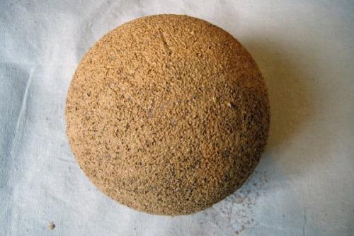 Чем клеить винные пробки. Уро.  Декоративные шары