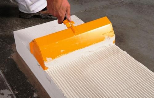 Установка газобетонных блоков. Инструменты, необходимые для строительства дома из газобетона