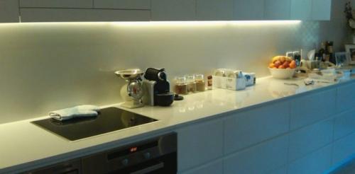 Выключатель для светодиодной ленты на кухне. Подсветка на кухню. Часть первая: Магия бесконтактного включения.