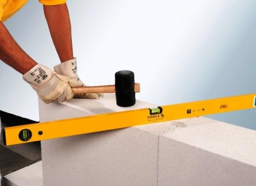 Установка газобетонных блоков. Инструменты, необходимые для строительства дома из газобетона