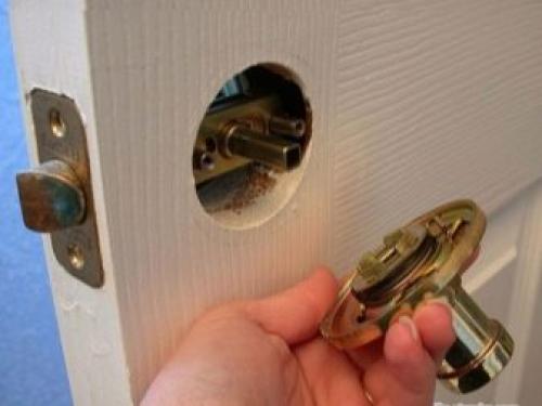 Как поменять ручку на двери межкомнатной. Виды и типы дверных ручек 18