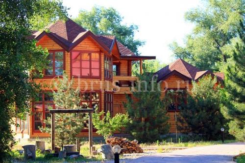 Чем хорош профилированный брус. Обычный или профилированный брус?