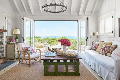 Семейная пара из США превратила старую рыбную лавку в уютный летний коттедж 01