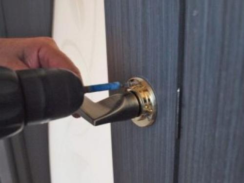 Как поменять ручку на двери межкомнатной. Виды и типы дверных ручек 17