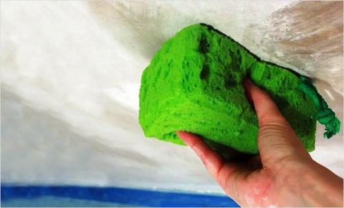 Чем смыть старую побелку с потолка. Традиционные способы снятия побелки