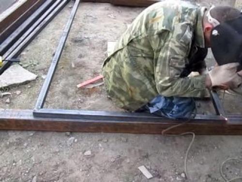 Распашные ворота, как сделать. Особенности изготовления 03