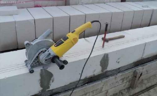 Приспособа для кладки газоблока. Советы по работе с газобетоном