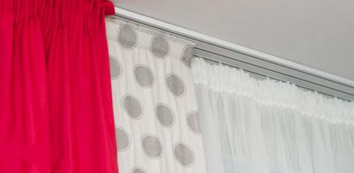 Потолочные карнизы. Особенности выбора и монтажа потолочных карнизов для штор