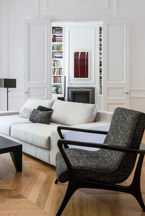 Апартаменты с видом на старинный палаццо в Риме 03