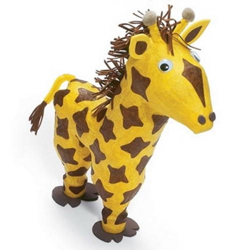 Жираф из пластиковых бутылок. Задумчивый жираф из пластиковых бутылок