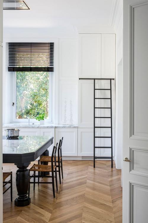 Апартаменты с видом на старинный палаццо в Риме 09