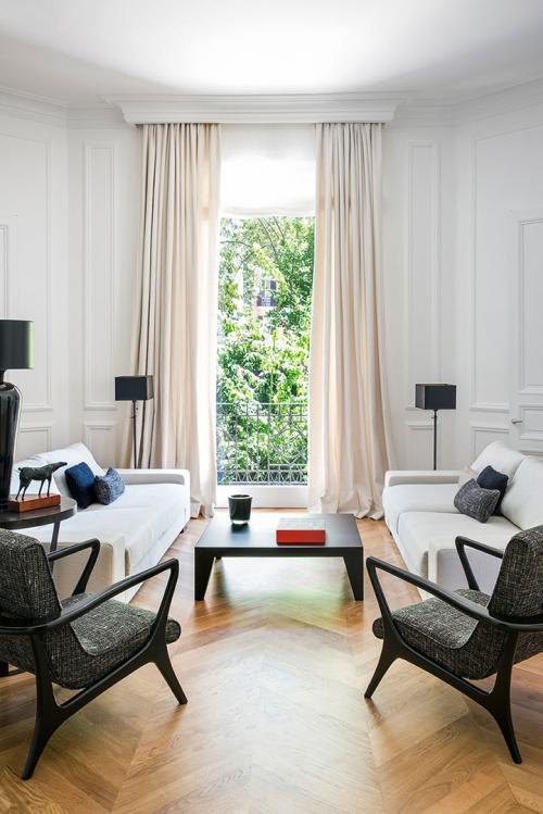 Апартаменты с видом на старинный палаццо в Риме 02