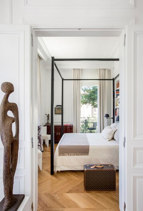 Апартаменты с видом на старинный палаццо в Риме 04