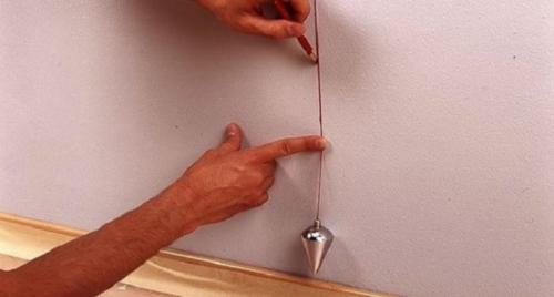 Как клеить обои в закругленных углах. Как поклеить обои в кривых углах и подогнать рисунок