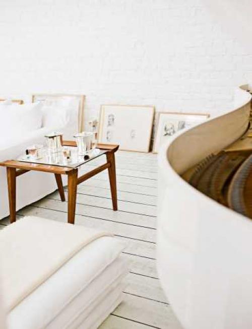 Красное платье и белый рояль 02