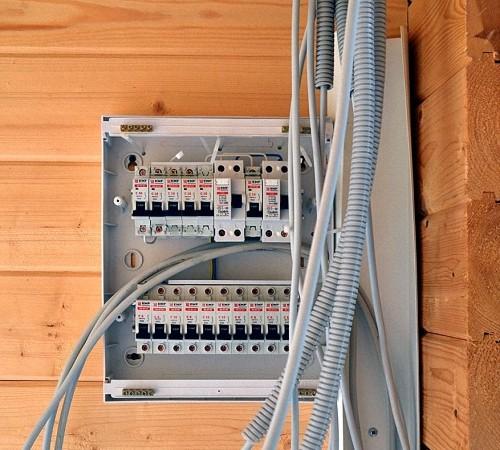Установка щитка в стену. Монтаж распределительного щита своими руками